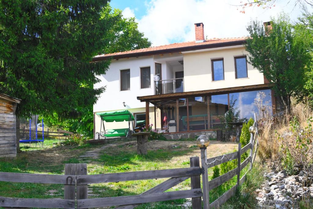 Stoykite House | КЪЩА ЗА ГОСТИ “НИЯ”