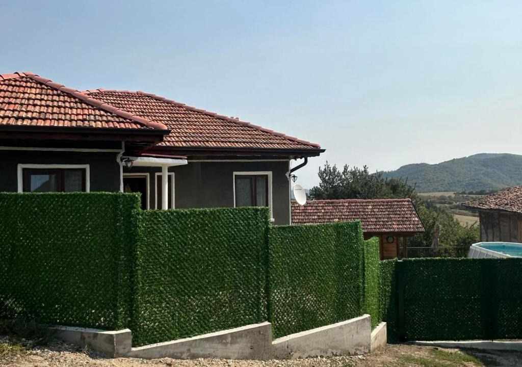 Elena House | На баба и дядо