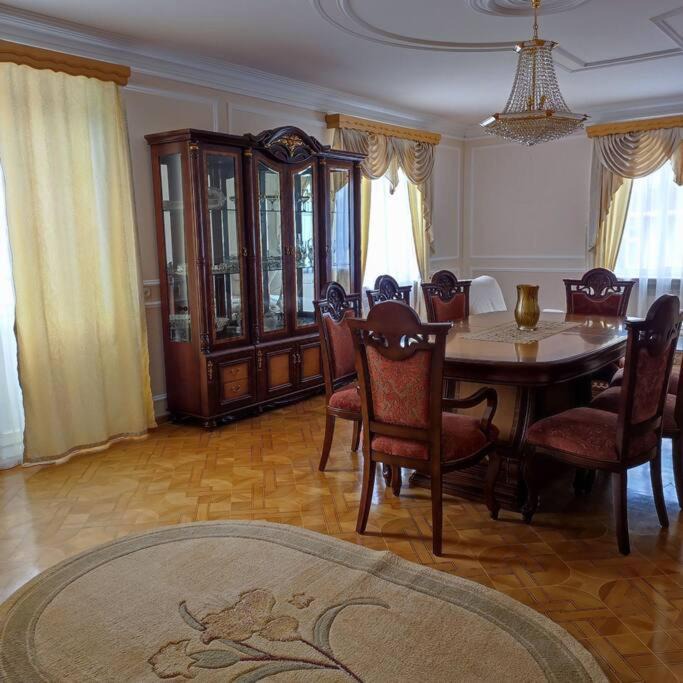 Vanadzor House | Нескучный дом, где есть джакузи, красивый парк.