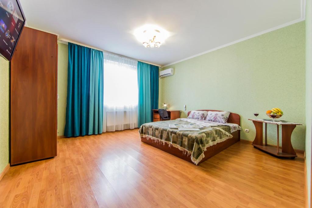 Svyatoshyns'kyi District Apartment | Просторная однокомнатная квартира возле скоростного трамвая