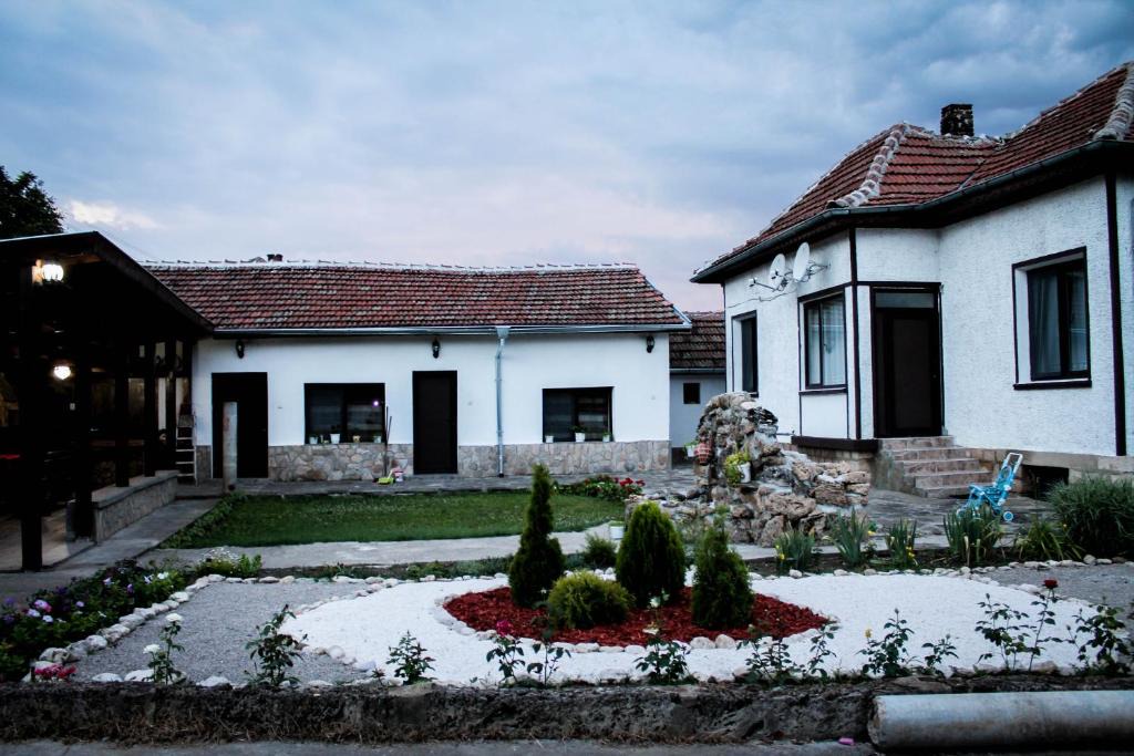 Krushuna House | Старата чешма