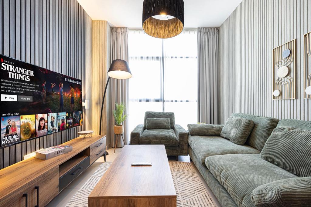 Sharjah Apartment | شقة رائعة بغرفة نوم واحدة وصالة في الممشى - The Sapphire