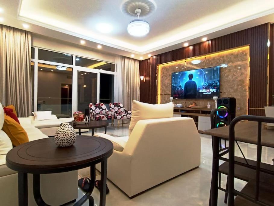 Ajman Apartment | شقة فخمة وواسعة تسع عائلة كبيرة