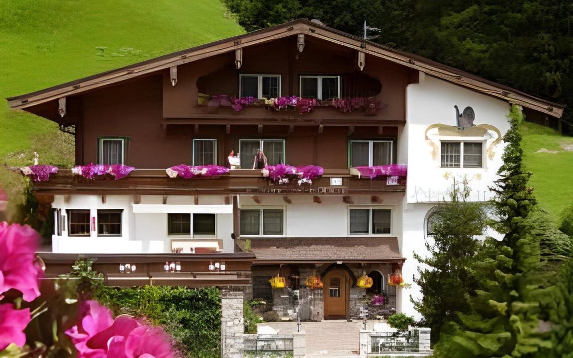 Tux Bed & Breakfast | 120 m² Bed and breakfast ∙ 4 bedrooms ∙ 9 guests
