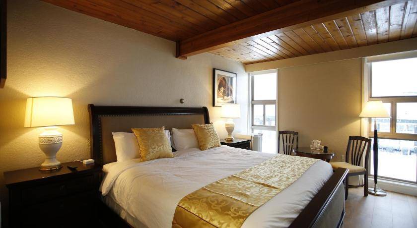 Revelstoke Hotel | 25 m² Hotel ∙ 10 guests