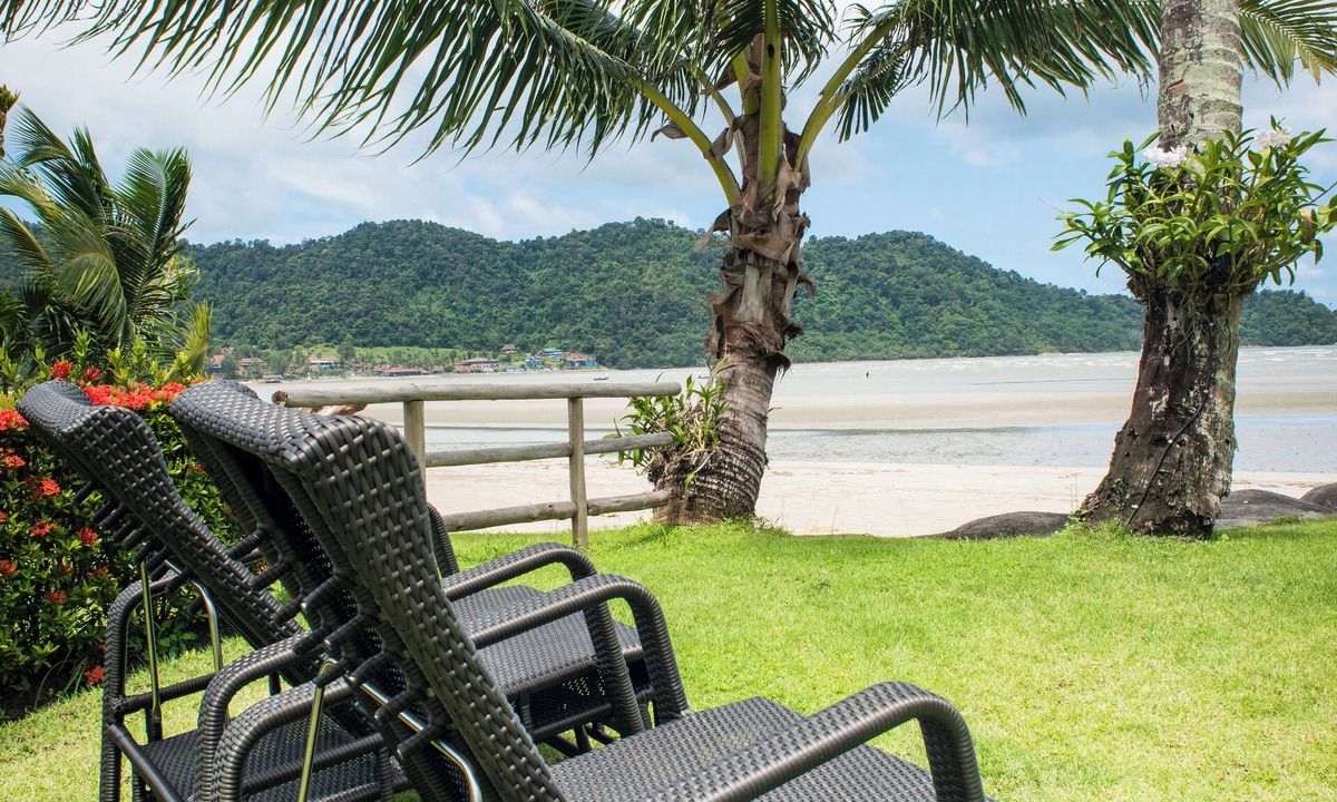 Klong Son Villa | 3-bedroom beachfront villa in charming Koh. Californian owned and managed