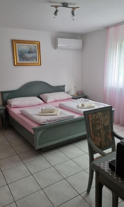 Contone House | A u r o r a Central Room tra Locarno, Lugano e Bellinzona a 1 minuto FFS