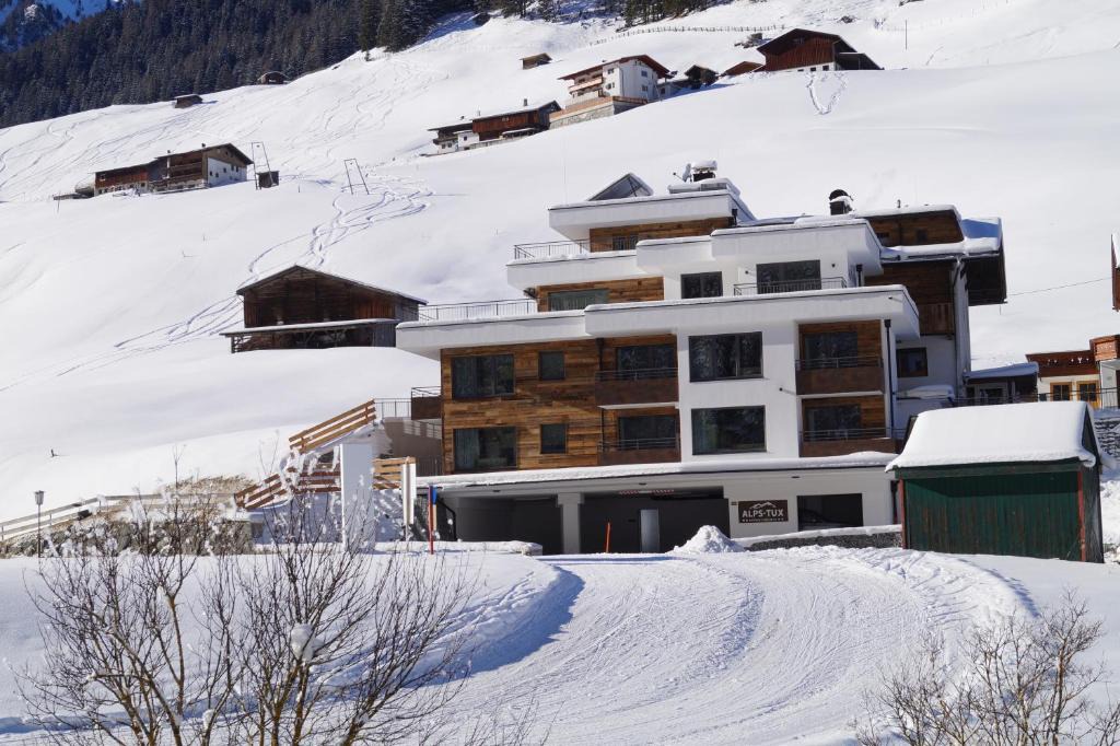 Juns Apartment | Alps Tux