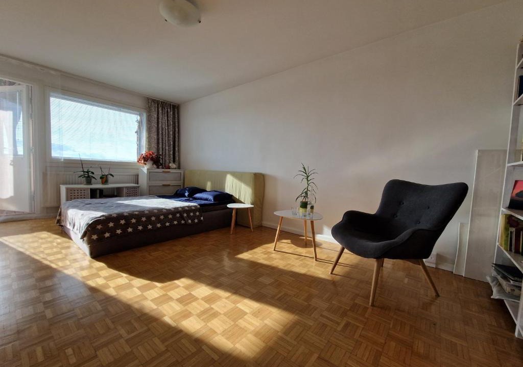 Kerava House | Big room with balcony in a shared apartment in the center of Kerava