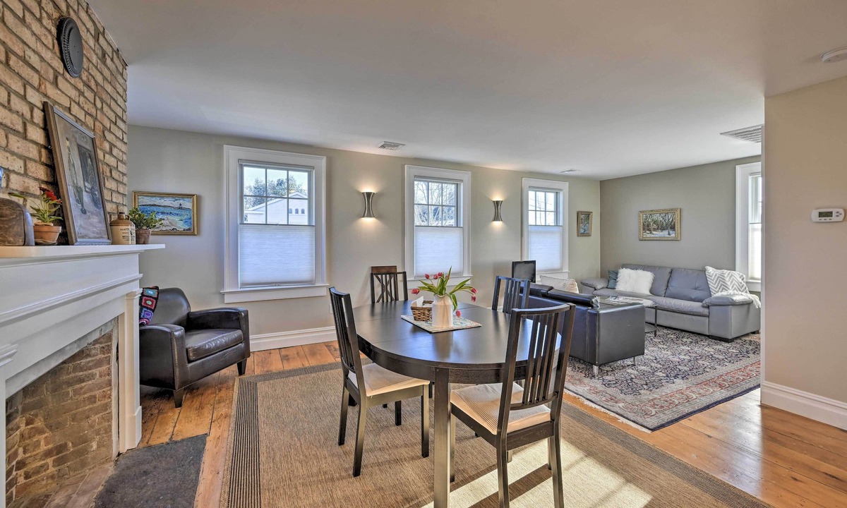 Greenport Apartment | Bright Apartment - 1/2 Mi to Greenport Harbor!