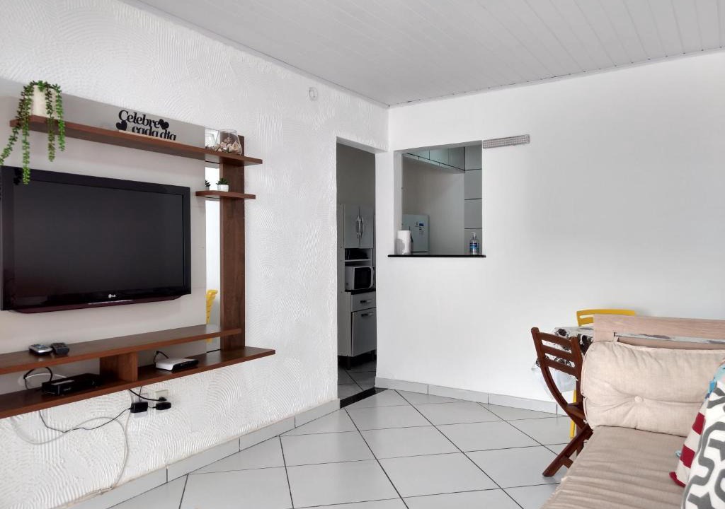 Centro House | Casa com garagem e churrasqueira a 5 minutos da Praia Grande