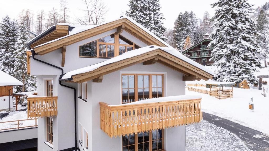 Sankt Anton am Arlberg Apartment | Chalet Marmotta CULM - Luxus Chalet Ski-In Ski-Out
