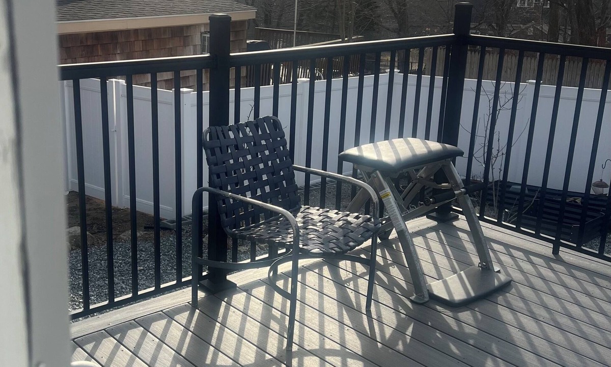 Fiskeville Apartment | Charming 3-bedroom duplex with study space, WiFi in cool Hope Scituate.