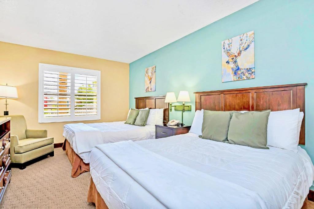 Florida Central Atlantic Coast Apartment | Cozy 1BR Apt with 2 Queens - Pool & Hot Tub - Near Disney