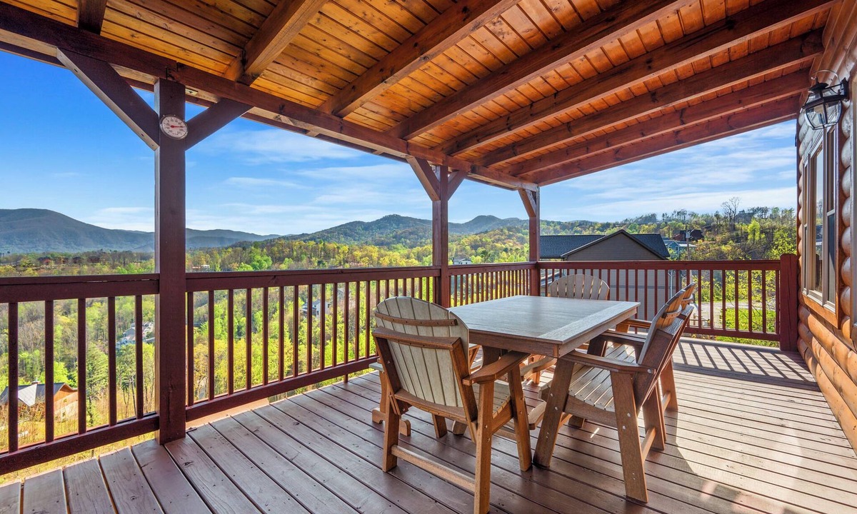 Chalet Village North Cabin | EPIC Mtn Views Hot Tub Pool Table 2 King, 2 Queen Suites Shelet De Dawn