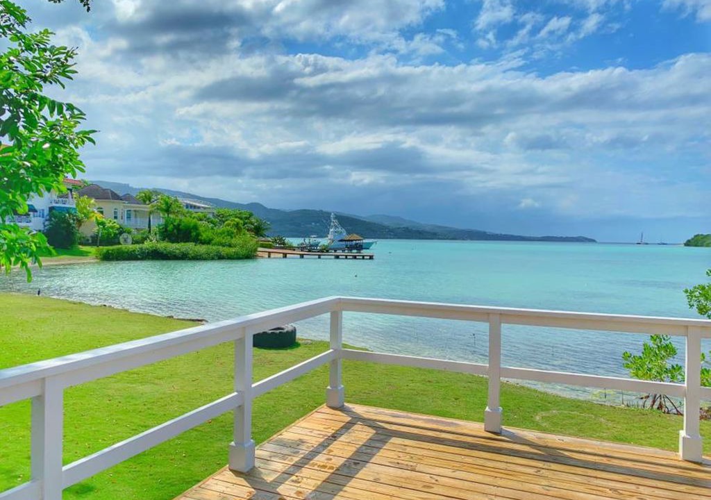 Lagoons Condo | Extraordinary Views! Penthouse on Lagoons w/Beach
