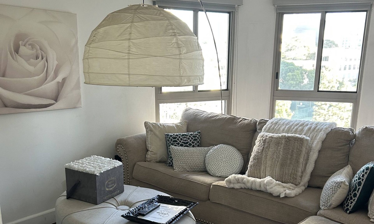 Atwater Village Apartment | Feels Like Luxury. 15 minutes away from Glendale City.