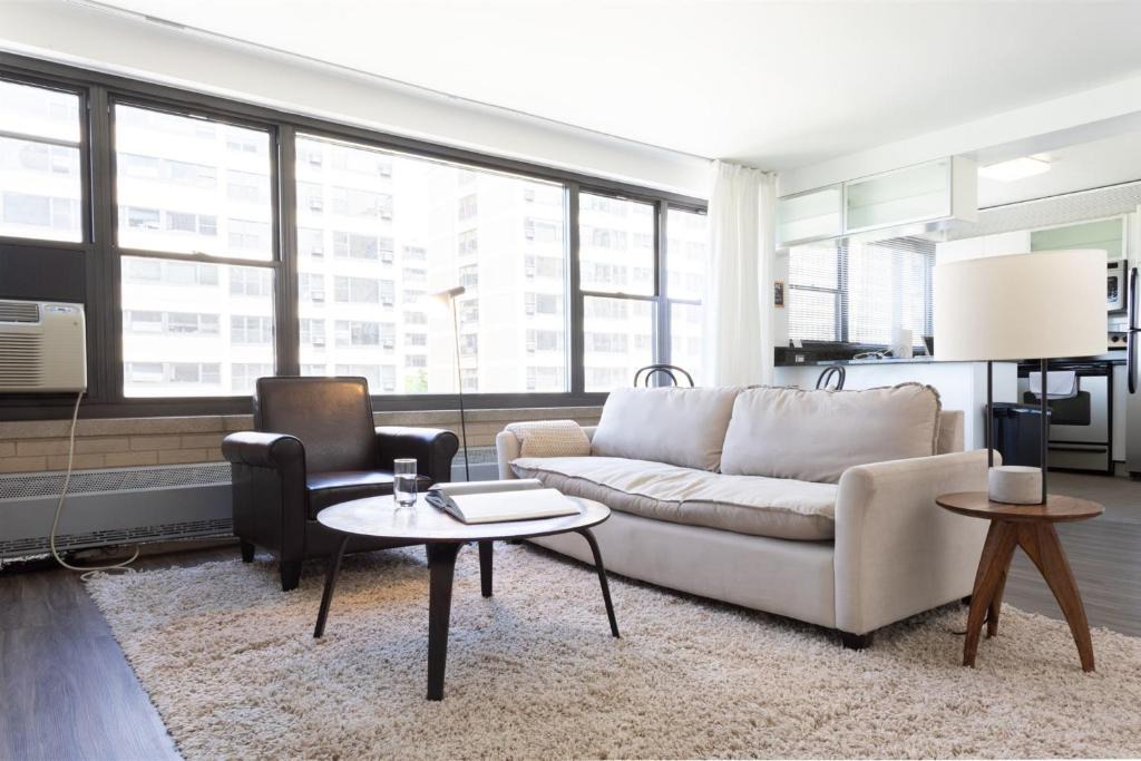Indian Village Apartment | FRONTDESK 2 BR Apt near University of Chicago