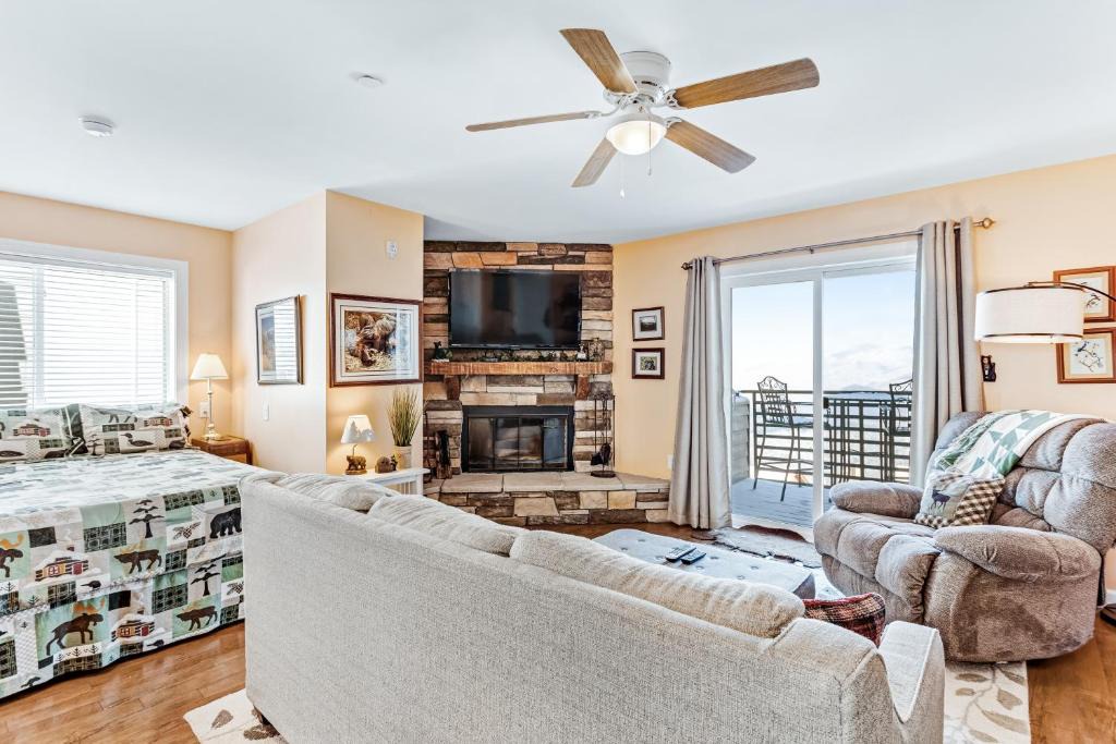 Chalet Village Hotel | Gatlinburg Summit Condo #6208