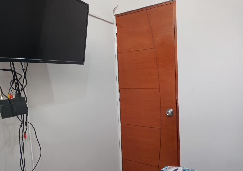 Santiago de Surco House | Habitación amoblada con entrada independiente en Surco