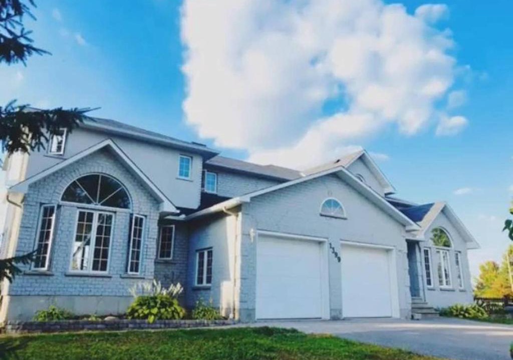 Gatineau Apartment | HIGH-END 2-Level Apt in Exclusive & Quiet Location - With POOL