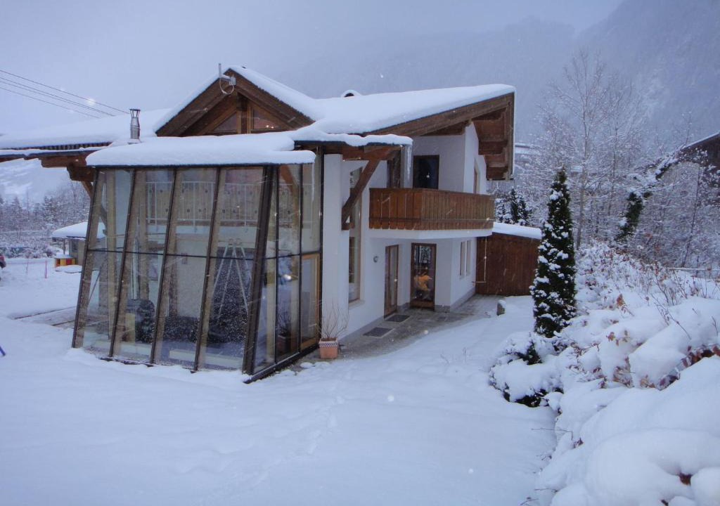 Mayrhofen House | Lovely Chalet in Mayrhofen with Private Garden