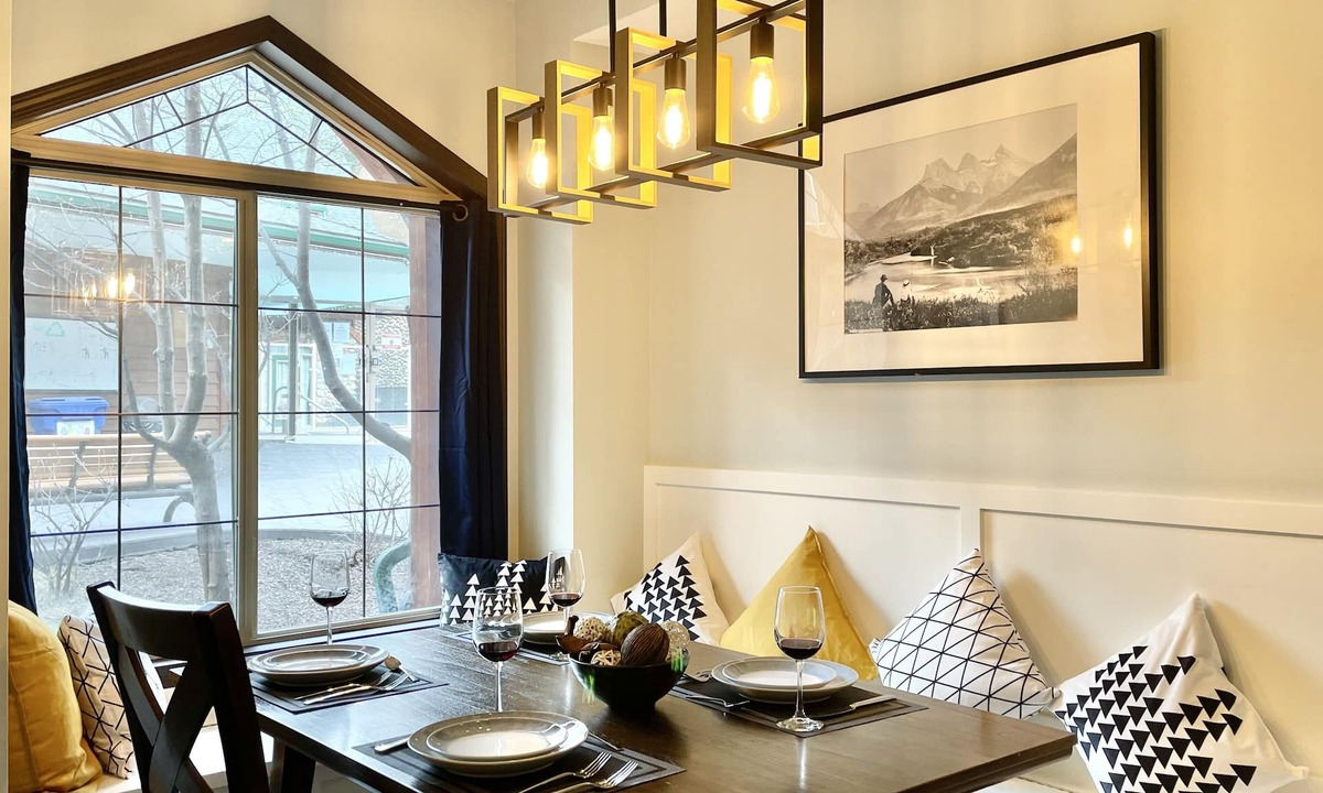 Canmore Ski Chalet | *Mountain View * NewlyReno luxury 2 BR/2BA chalet w/AC, pool open year round