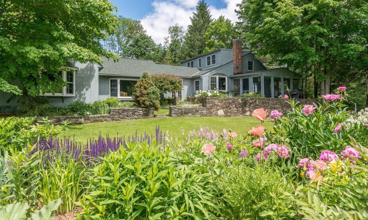Manchester House | Mountain views. Ski Bromley, Stratton. Minutes to restaurants, Equinox, Ekwanok.