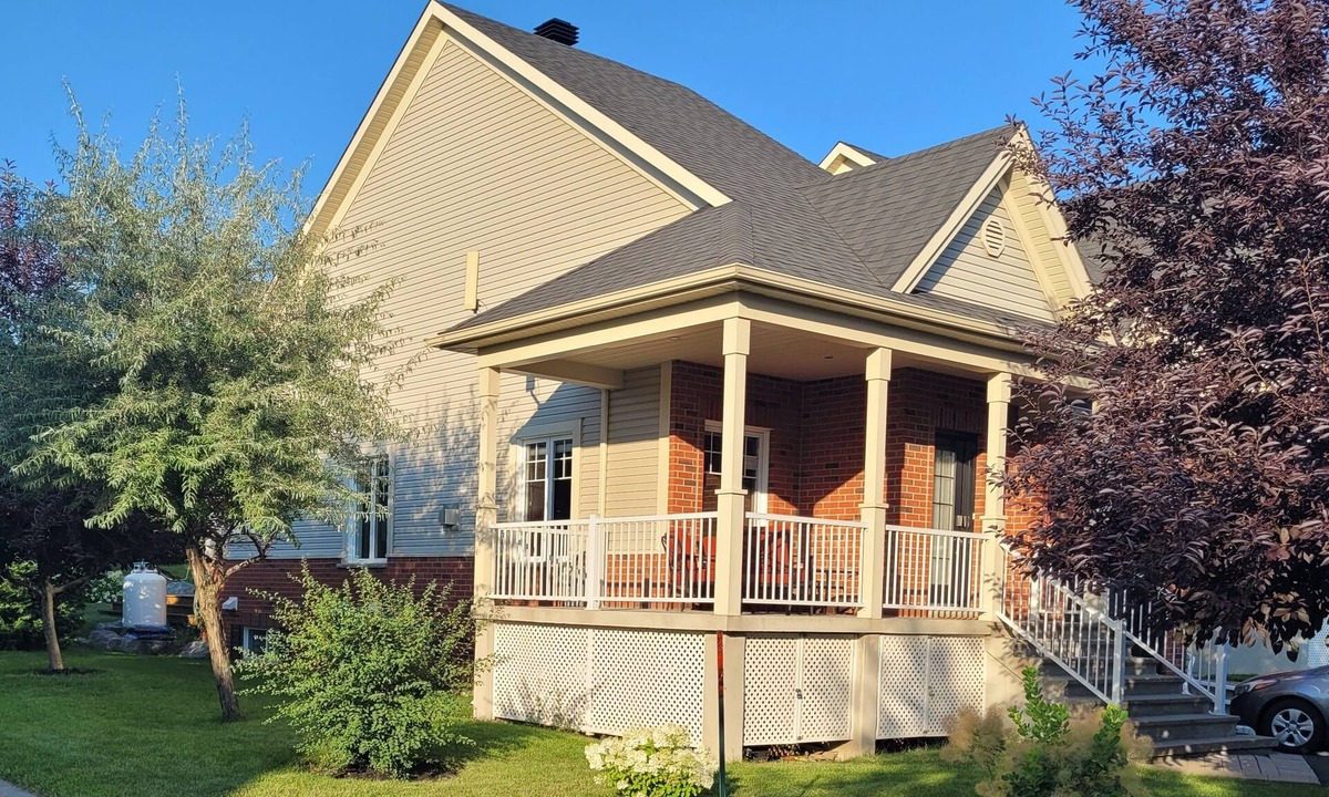 Mont-St-Hilaire House | Mt-St-Hilaire, 10 Minute walk to Train Station, train to downtown Montreal