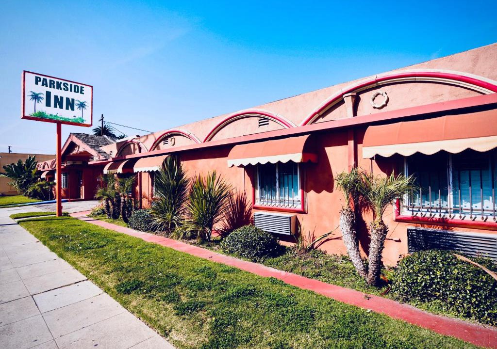 South Wrigley Hotel | Parkside Inn
