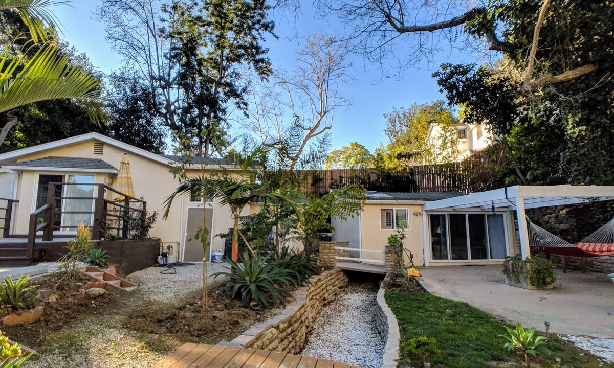Beverly Glen House | Private Hillside 2 Units near Bel Air & UCLA with Patio & Garden + Parking