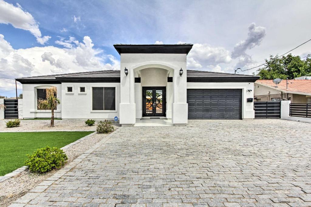 Peoria House | Putting Green and Gazebo Upscale Peoria Home
