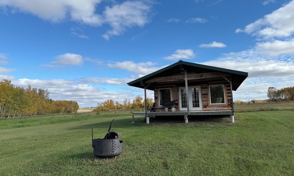 Bouvet Island Hotel | Quiet rural cabin next to Codette Lake