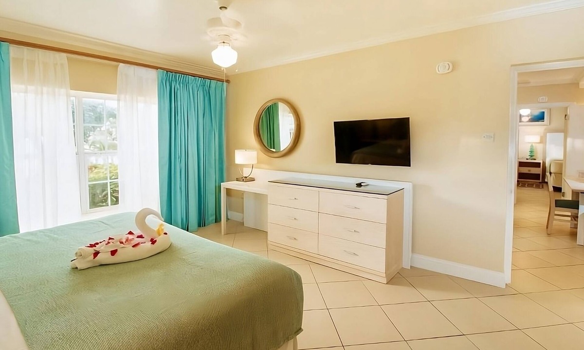 Rodney Bay Apartment | Relax and Unwind! Two Comfortable Units, Swimming Pool, Direct Beach Access!
