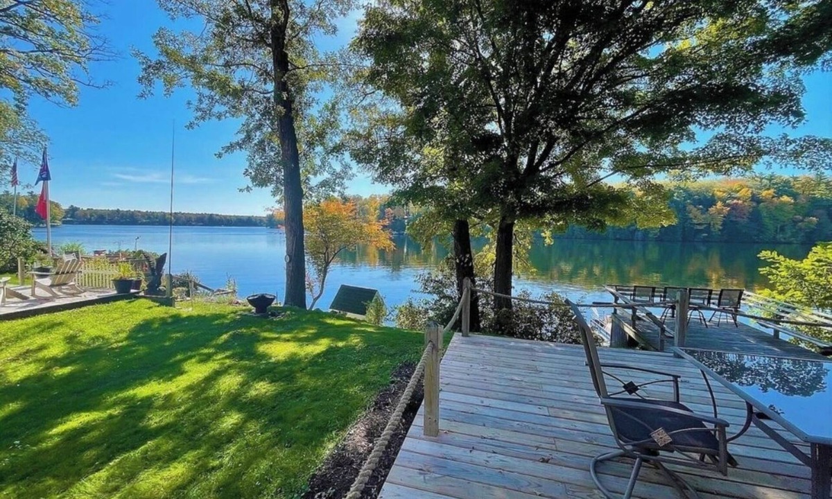 Newaygo House | Relaxing Croton lake cottage w/hot tub