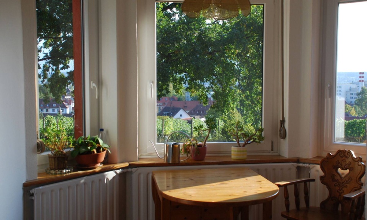Konstanz Apartment | Rotes Haus über den Weinbergen, 89qm, 2 Schlafräume, max.5 Personen