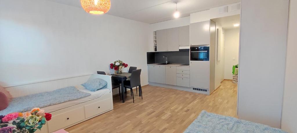 Vantaa Apartment | Ruby studio 5min to Vantaa Airport and 20min to Helsinki center