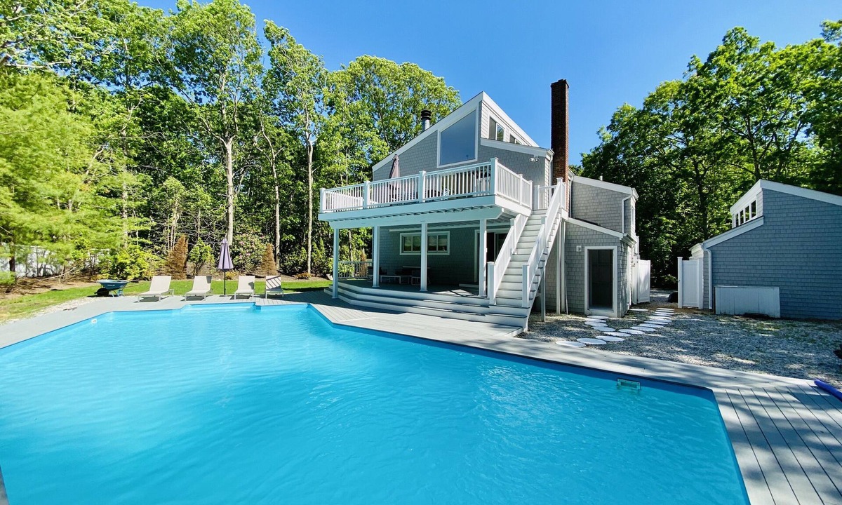 Northwest Harbor House | Serene East Hampton Retreat with Heated Pool. Walk to Sammy’s beach!