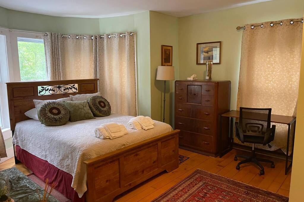 West Bridgewater Apartment | Skyeship House in Woods - 8 Beds wHot Tub