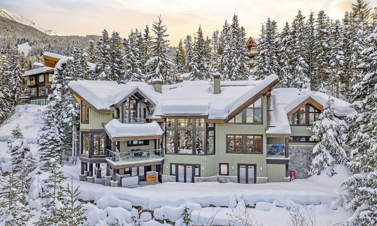 Whistler Creekside Ski Chalet | Slope Side Chalet | Ski in Ski out | Kadenwood