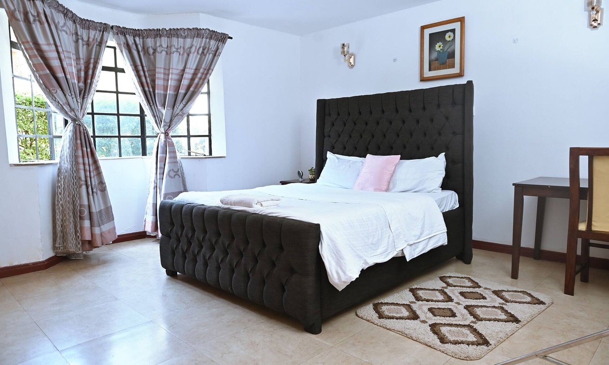 Kilimani Apartment | Spacious and comfy 4-BR quite & secure apartment in Kileleshwa Nairobi with WiFi