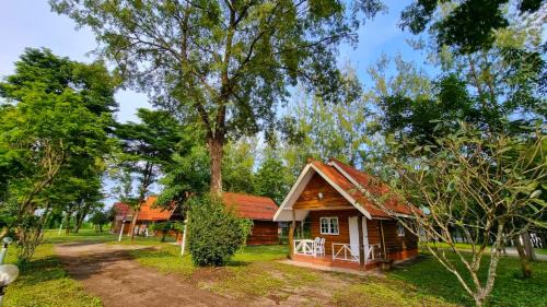 Suan Phueng Resort | The Golden View Resort สวนผึ้ง