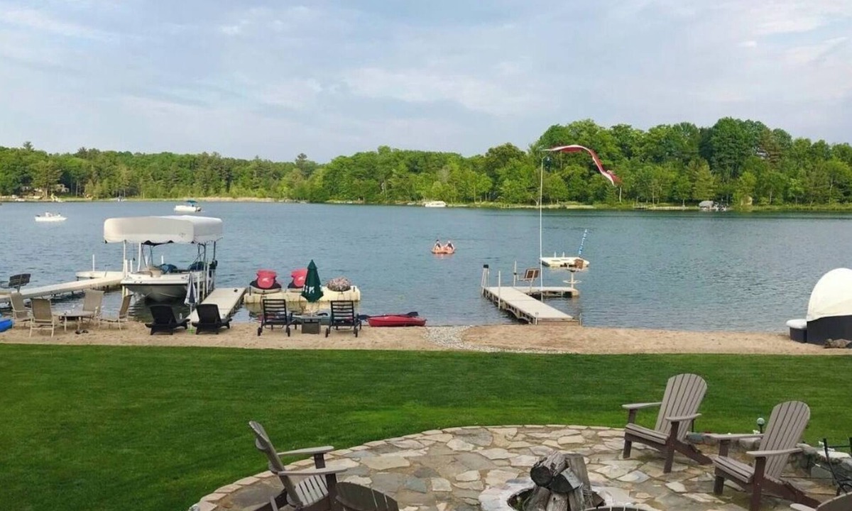 Smyrna House | Tranquil Waters at Blue Lake - Tiki Loft, Hot Tub, Fire Pit, Outdoor Kitchen