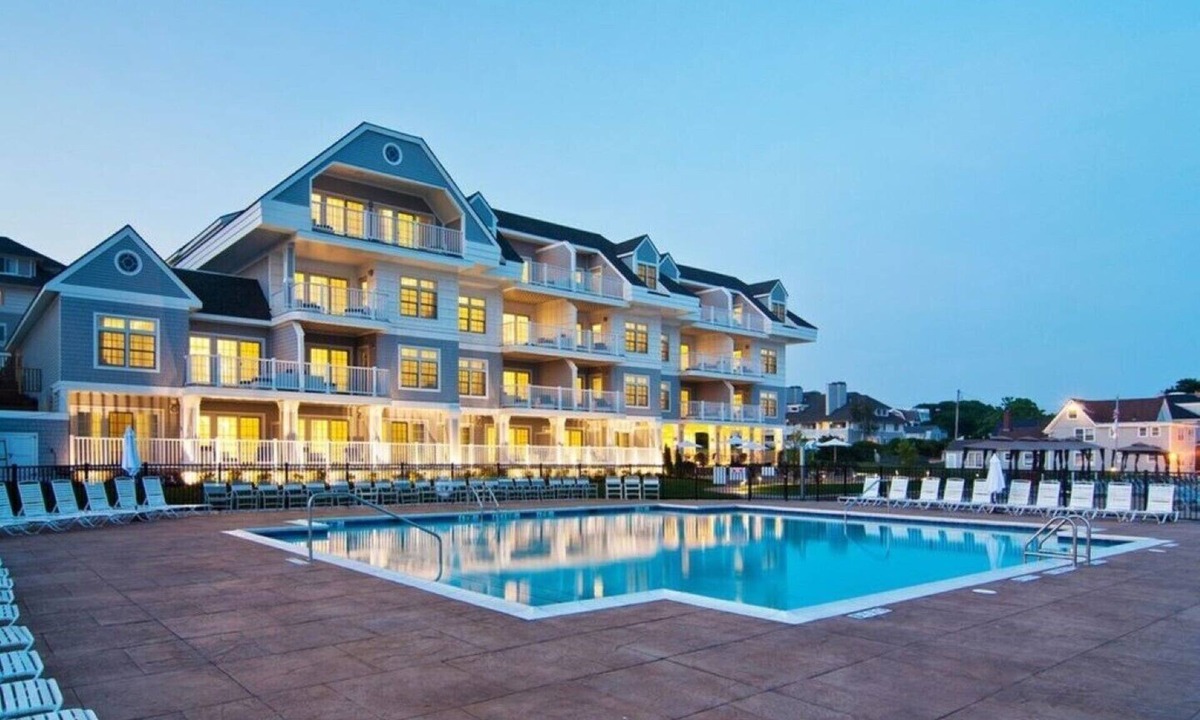 Water Edge Resort Beach | Westbrook Center