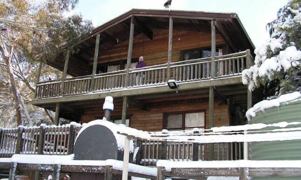 Old Adaminaby House | Yuranga - All Logs & Timber, No City Gyprock
