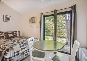 105 Two Queen Bed Standard Hotel Room 1st floor w/outdoor heated pool