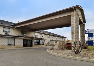 2-Star Hotel ∙ Lexington Inn & Suites-Windsor