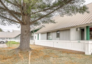 2-Story Golf Course Front Condo w/Gas Fireplace, Shared Hot Tub, Pool, Game Room