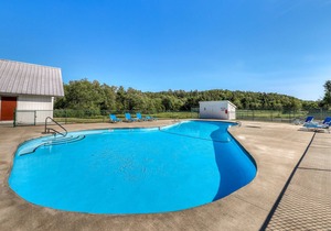 2-Story Golf Course Front Condo w/Gas Fireplace, Shared Hot Tub, Pool, Game Room