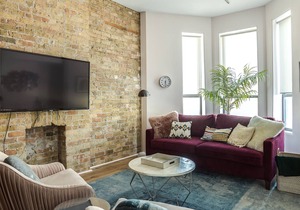858 2N - BEAUTIFULLY remodeled flat downtown